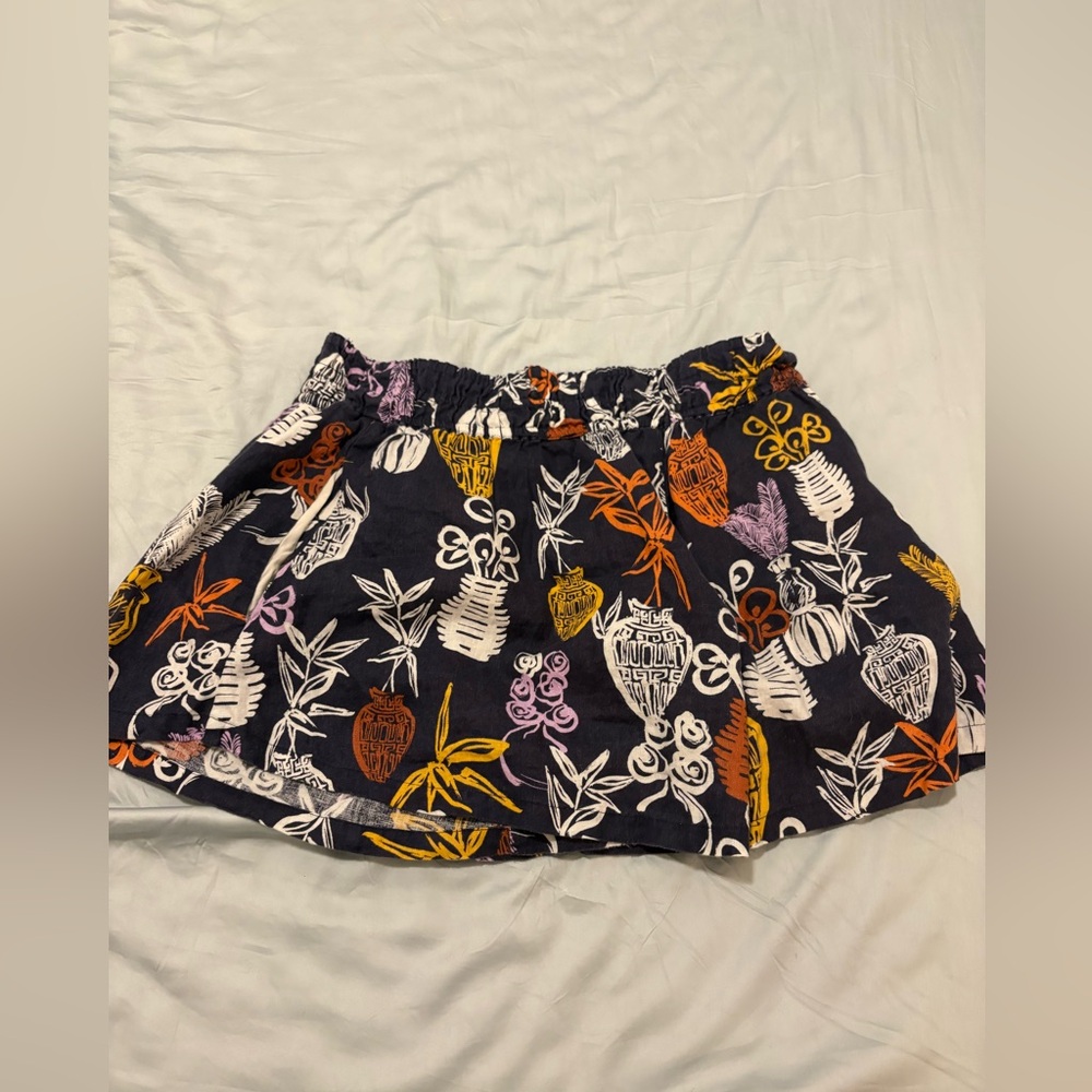 Women's Black Floral Print Elastic-Waist Shorts - Picture 2 of 4
